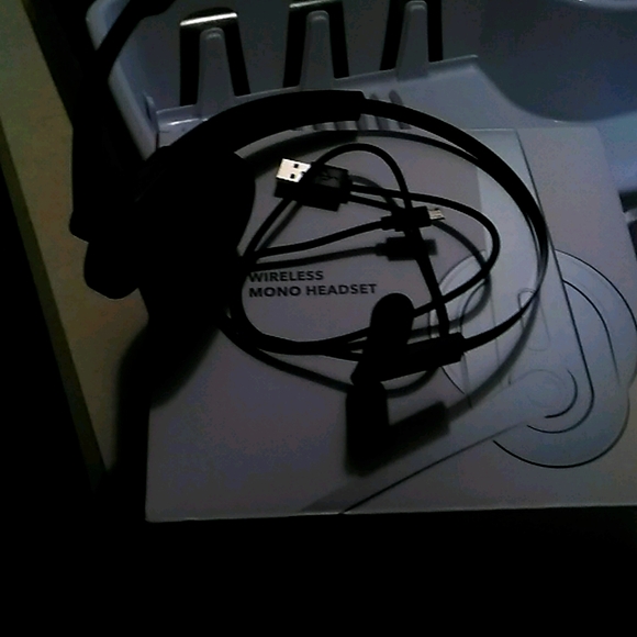 TaoTronics bluetooth wireless headset - Picture 1 of 3